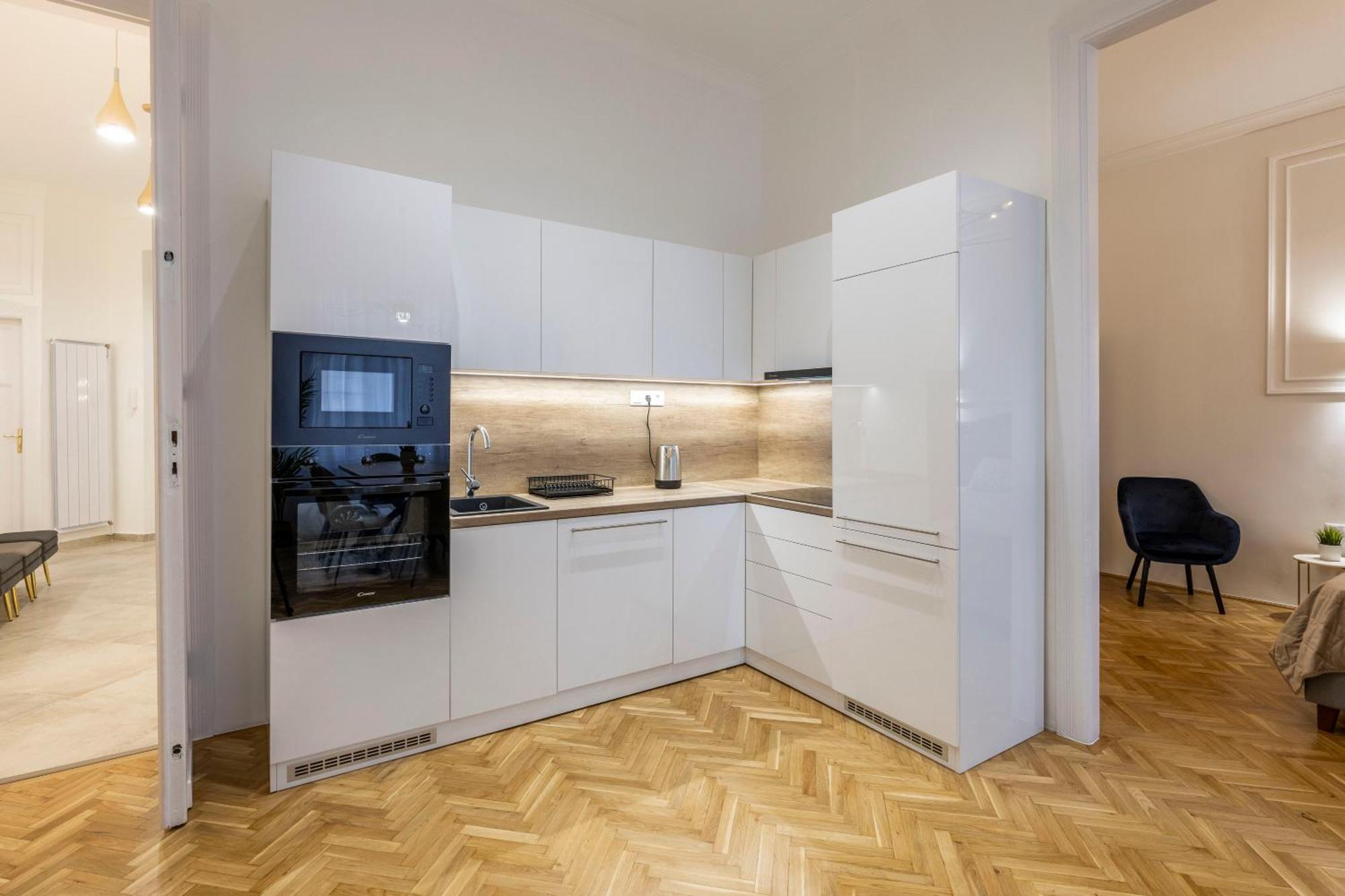 Luxurious Central 4Bedrm 3Bathrm Residence W/ Balcony 부다페스트 외부 사진