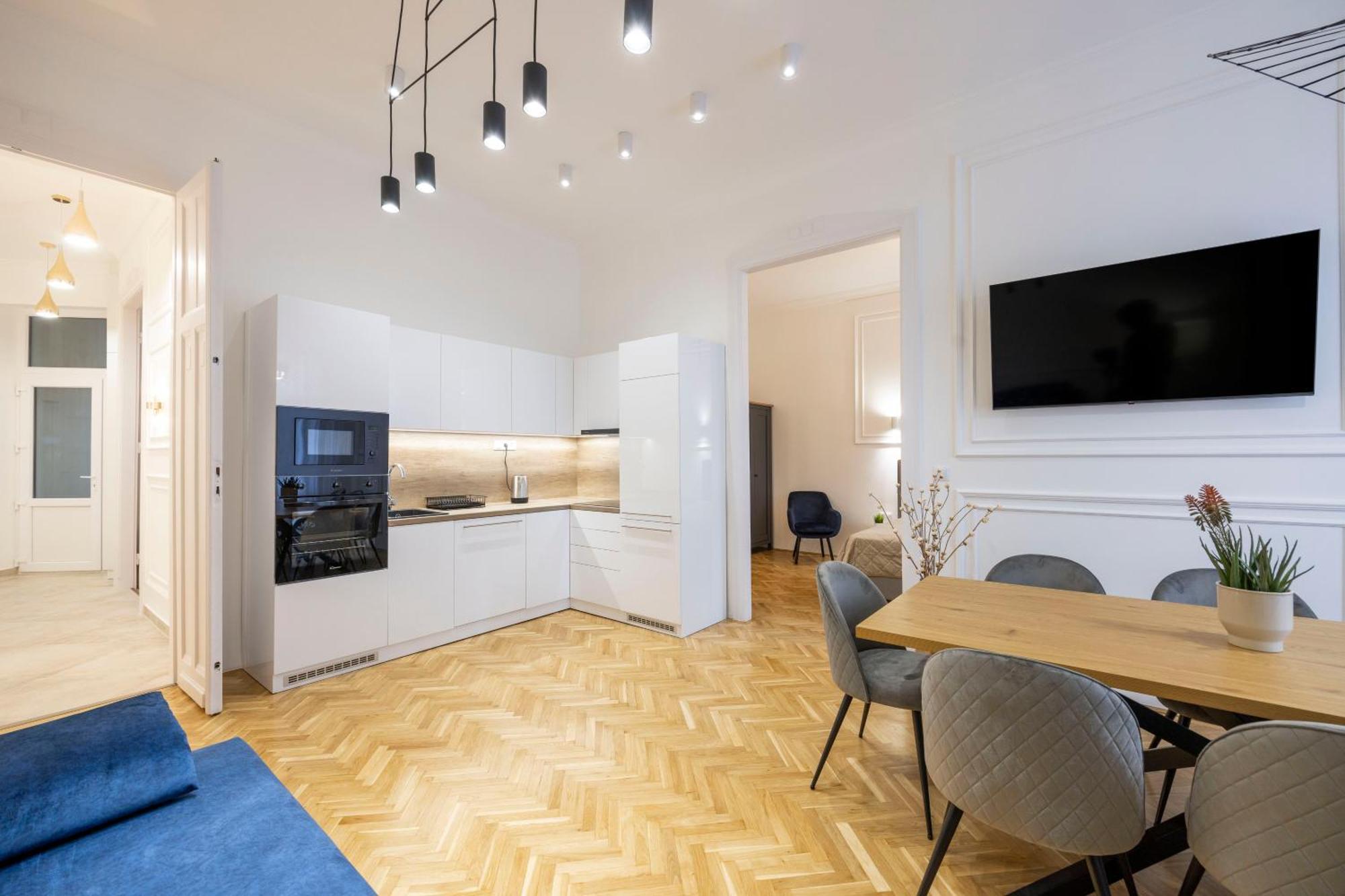Luxurious Central 4Bedrm 3Bathrm Residence W/ Balcony 부다페스트 외부 사진