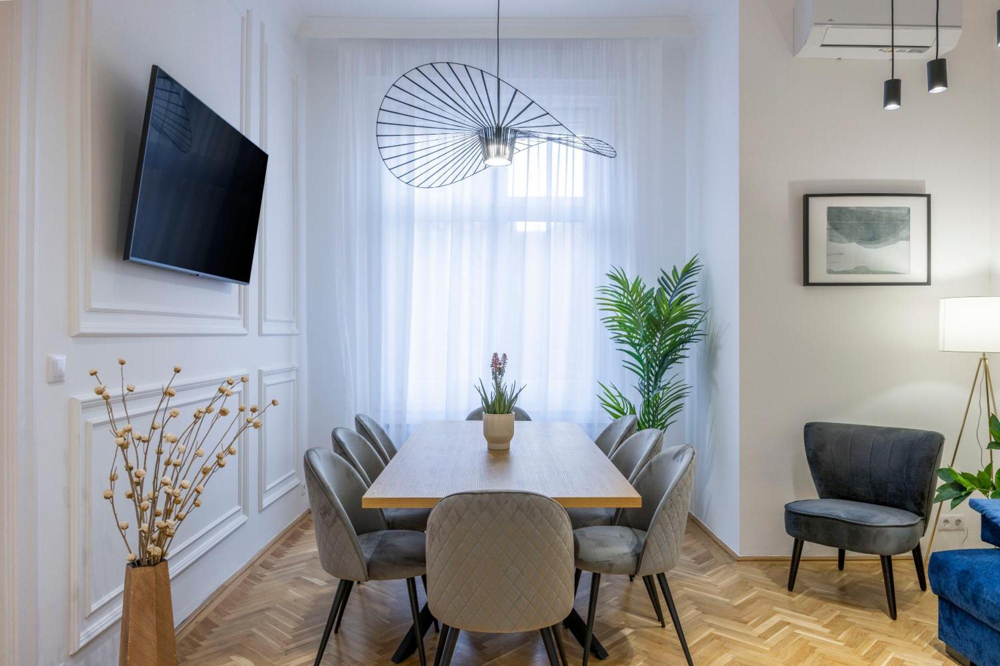 Luxurious Central 4Bedrm 3Bathrm Residence W/ Balcony 부다페스트 외부 사진