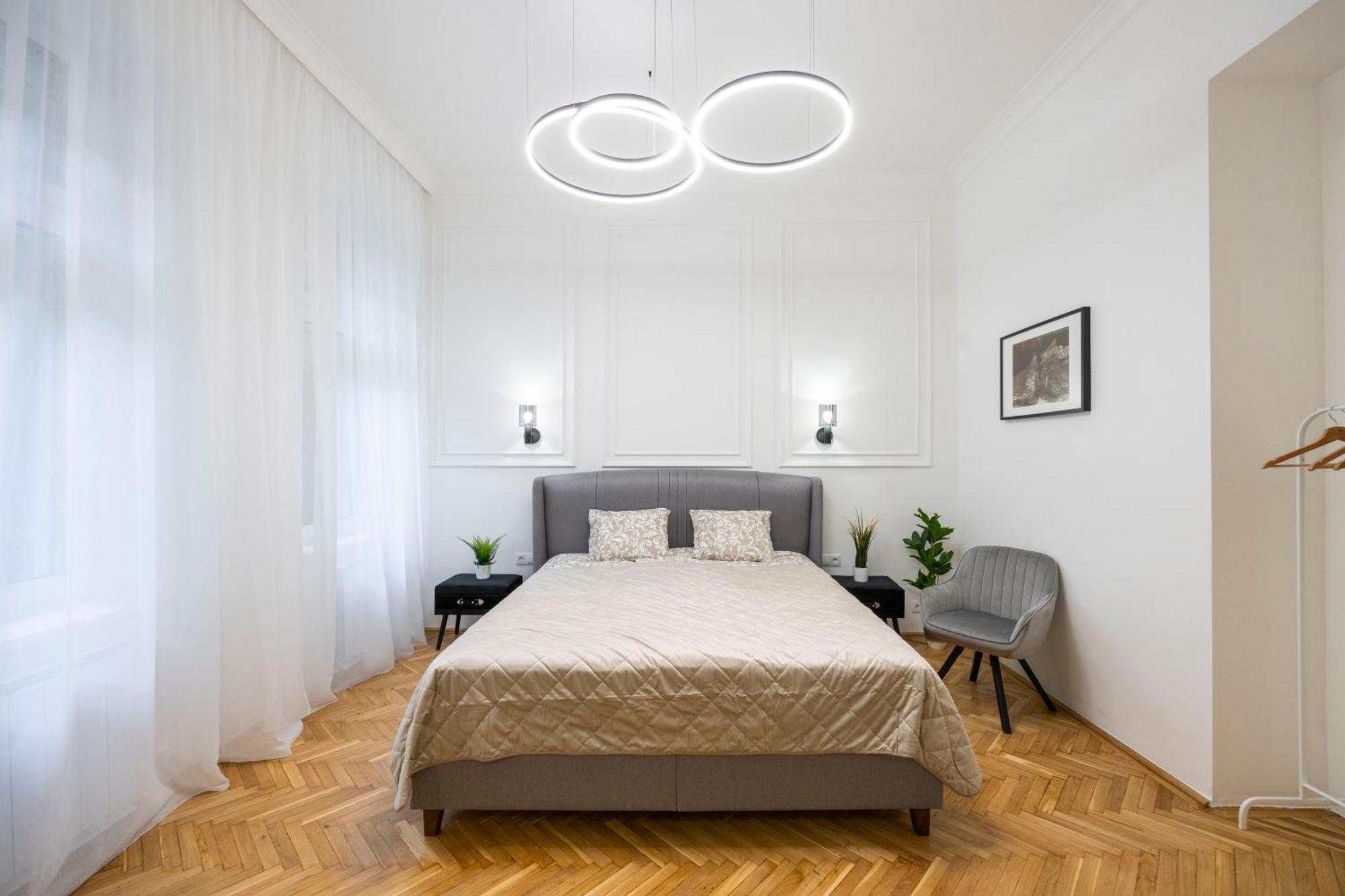 Luxurious Central 4Bedrm 3Bathrm Residence W/ Balcony 부다페스트 외부 사진