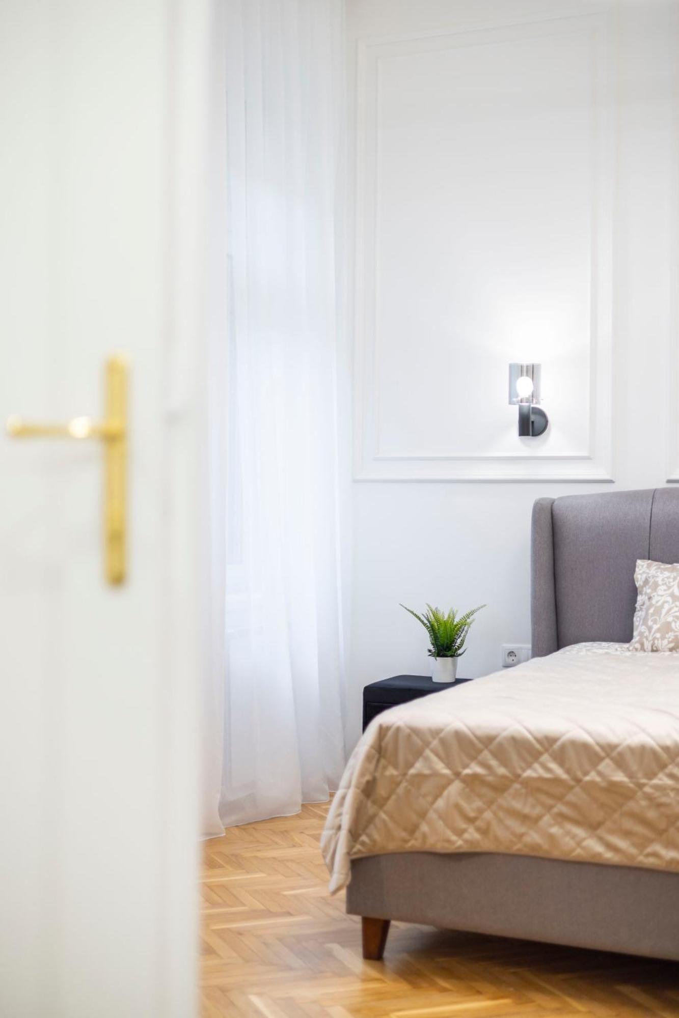 Luxurious Central 4Bedrm 3Bathrm Residence W/ Balcony 부다페스트 외부 사진