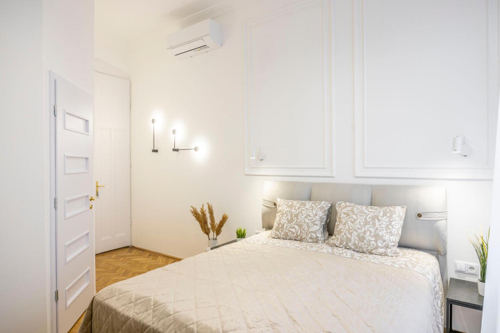 Luxurious Central 4Bedrm 3Bathrm Residence W/ Balcony 부다페스트 외부 사진