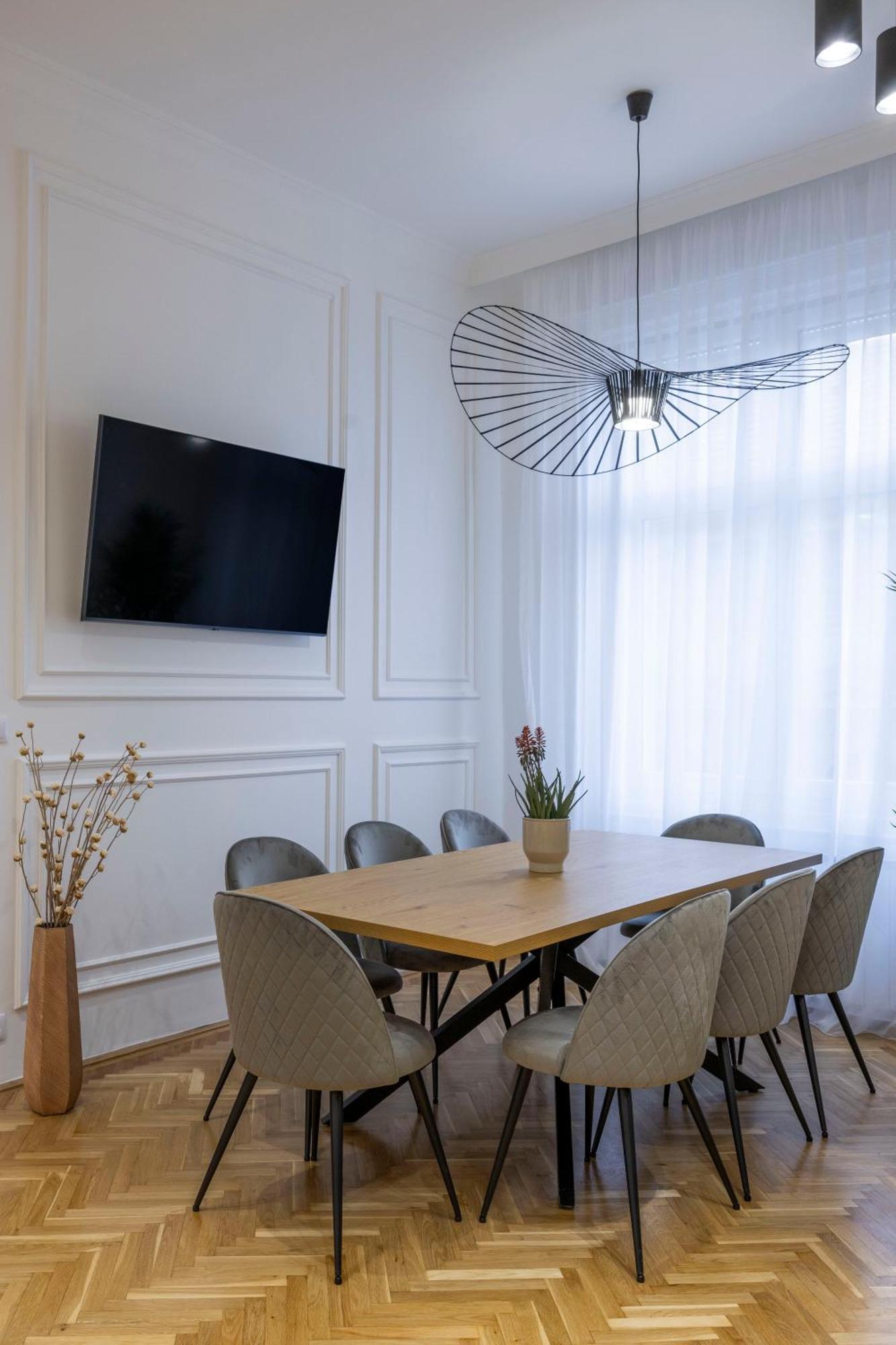 Luxurious Central 4Bedrm 3Bathrm Residence W/ Balcony 부다페스트 외부 사진
