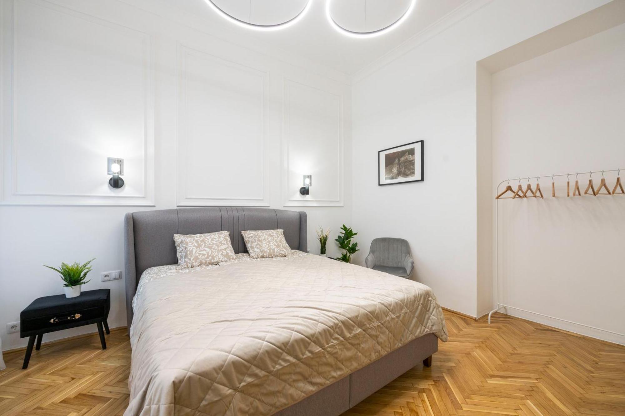 Luxurious Central 4Bedrm 3Bathrm Residence W/ Balcony 부다페스트 외부 사진