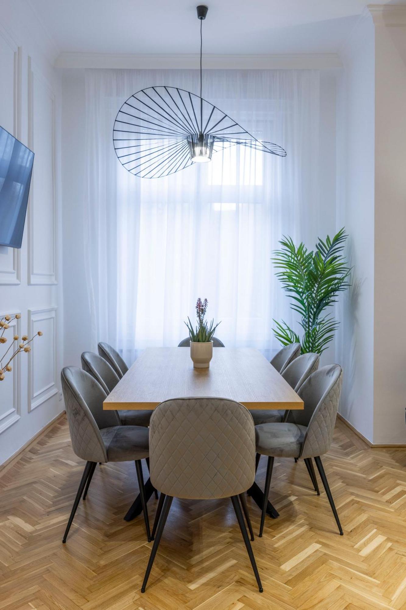 Luxurious Central 4Bedrm 3Bathrm Residence W/ Balcony 부다페스트 외부 사진