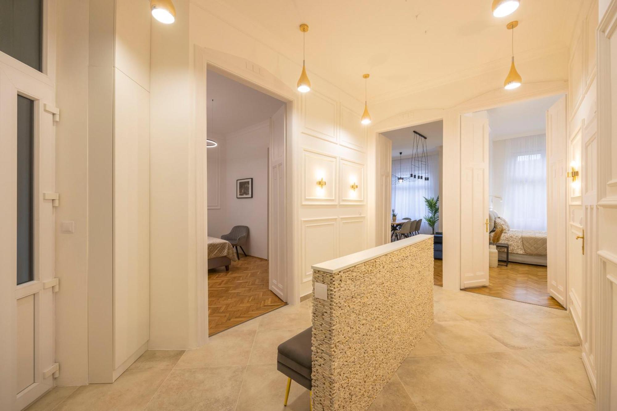 Luxurious Central 4Bedrm 3Bathrm Residence W/ Balcony 부다페스트 외부 사진
